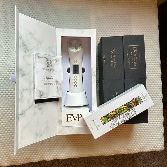 Marvelous Signature Skincare System - White and Gold - Picture 3 of 14